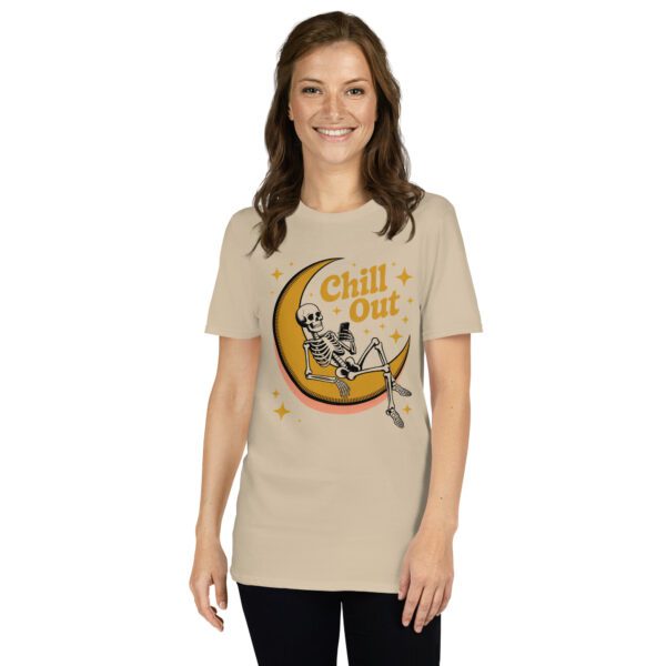 T-Shirt Entspannung pur mit Skelett liest auf Mond