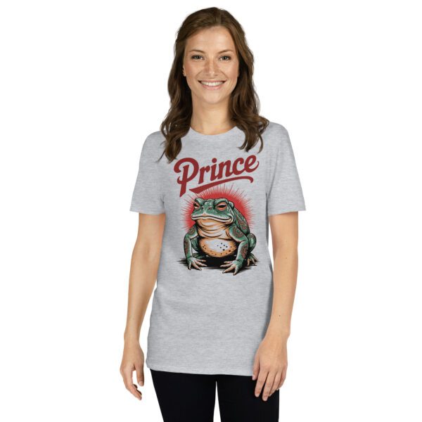 unisex-basic-softstyle-t-shirt-sport-grey-front-68f7877067eb7.jpg T-Shirt Prince Froschkönig mit Vintage-Kröten-Design