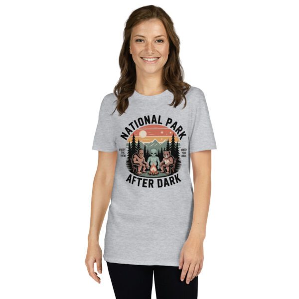 T-Shirt National Park After Dark Bigfoot Alien Lagerfeuer
