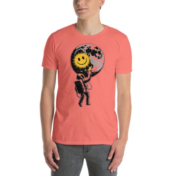 Korallenrotes T-Shirt mit Astronaut und Smiley-Mond Motiv