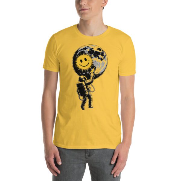 Gelbes T-Shirt mit Astronaut und Smiley-Mond Motiv