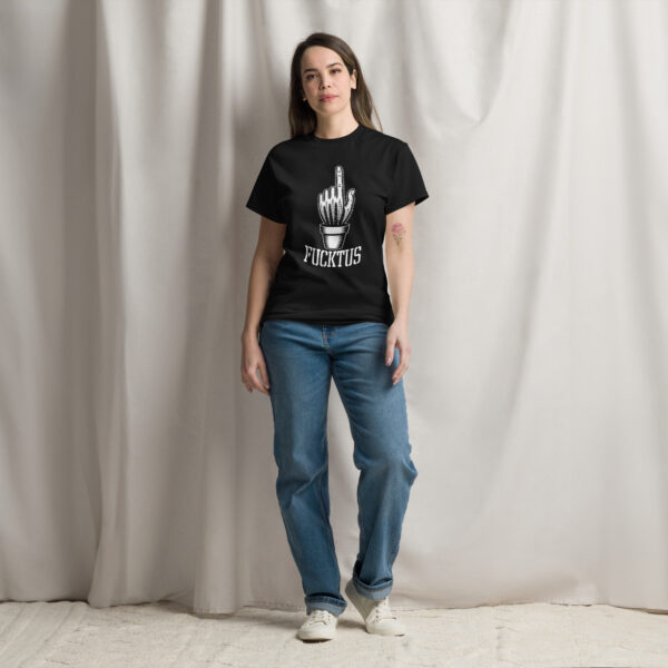 T-Shirt FUCKTUS – Stacheliger Mittelfinger.