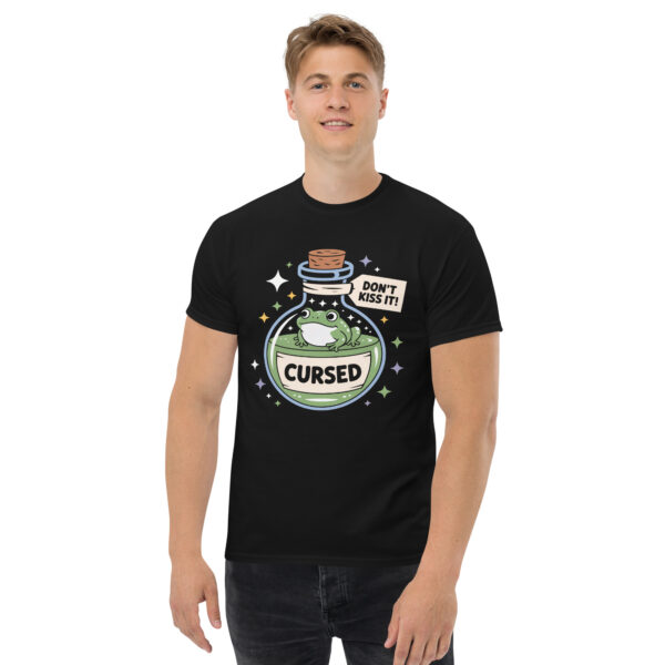 T-Shirt CURSED Frog – Don’t Kiss It, Witchy Bottle