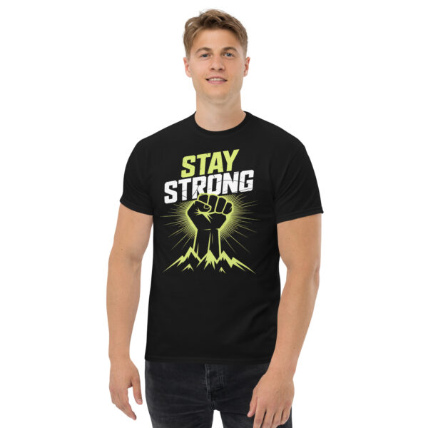 T-Shirt Stay Strong Fist – Motivation, Fitness