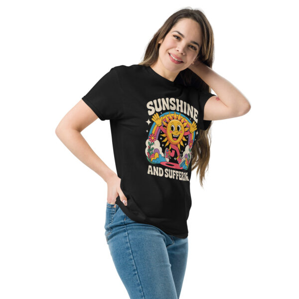 T-Shirt Sunshine and Suffering – Retro Rainbow Humor