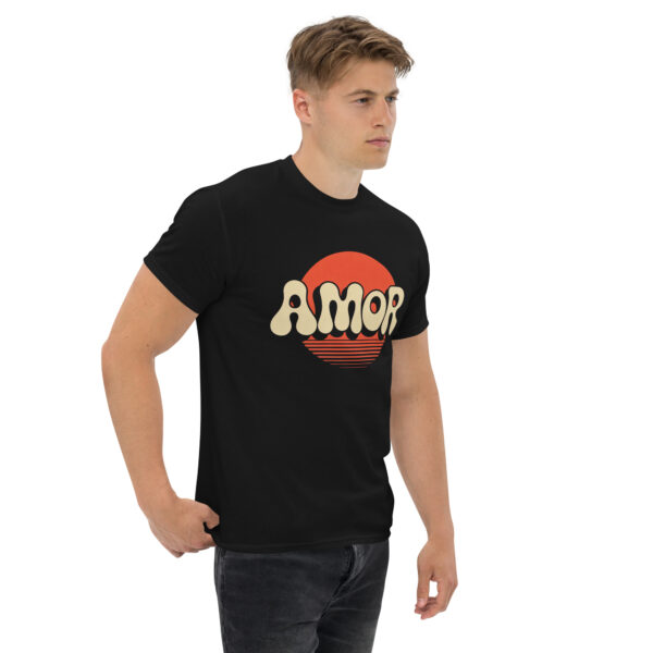 T-Shirt AMOR Sunset – Retro Love Statement