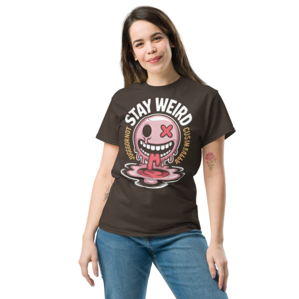 T-Shirt Stay Weird Meltdown – Juggernaut Smiley
