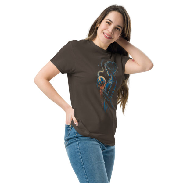 T-Shirt Earth in Her Hands – Melting Planet, Climate Art, Klima