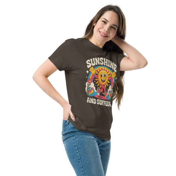 T-Shirt Sunshine and Suffering – Retro Rainbow Humor
