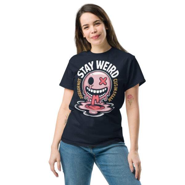 T-Shirt Stay Weird Meltdown – Juggernaut Smiley