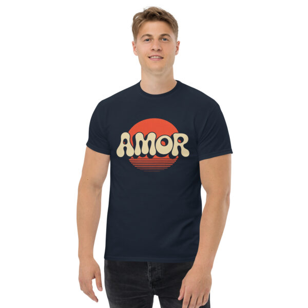 T-Shirt AMOR Sunset – Retro Love Statement