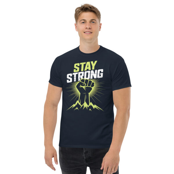 T-Shirt Stay Strong Fist – Motivation, Fitness