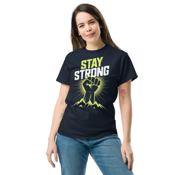 T-Shirt Stay Strong Fist – Motivation, Fitness