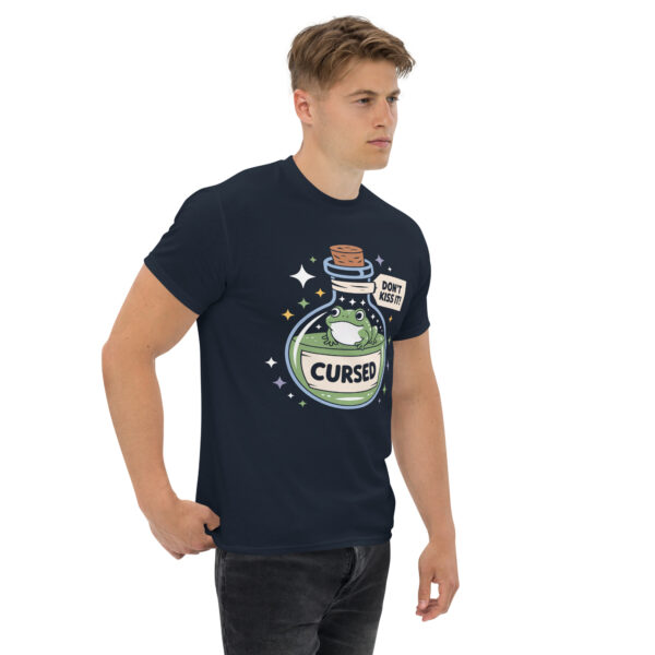 T-Shirt CURSED Frog – Don’t Kiss It, Witchy Bottle